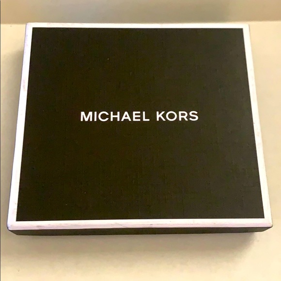 SOLD/ 9 Michael Kors Logo Case Card with Bill Clip - Picture 3 of 5